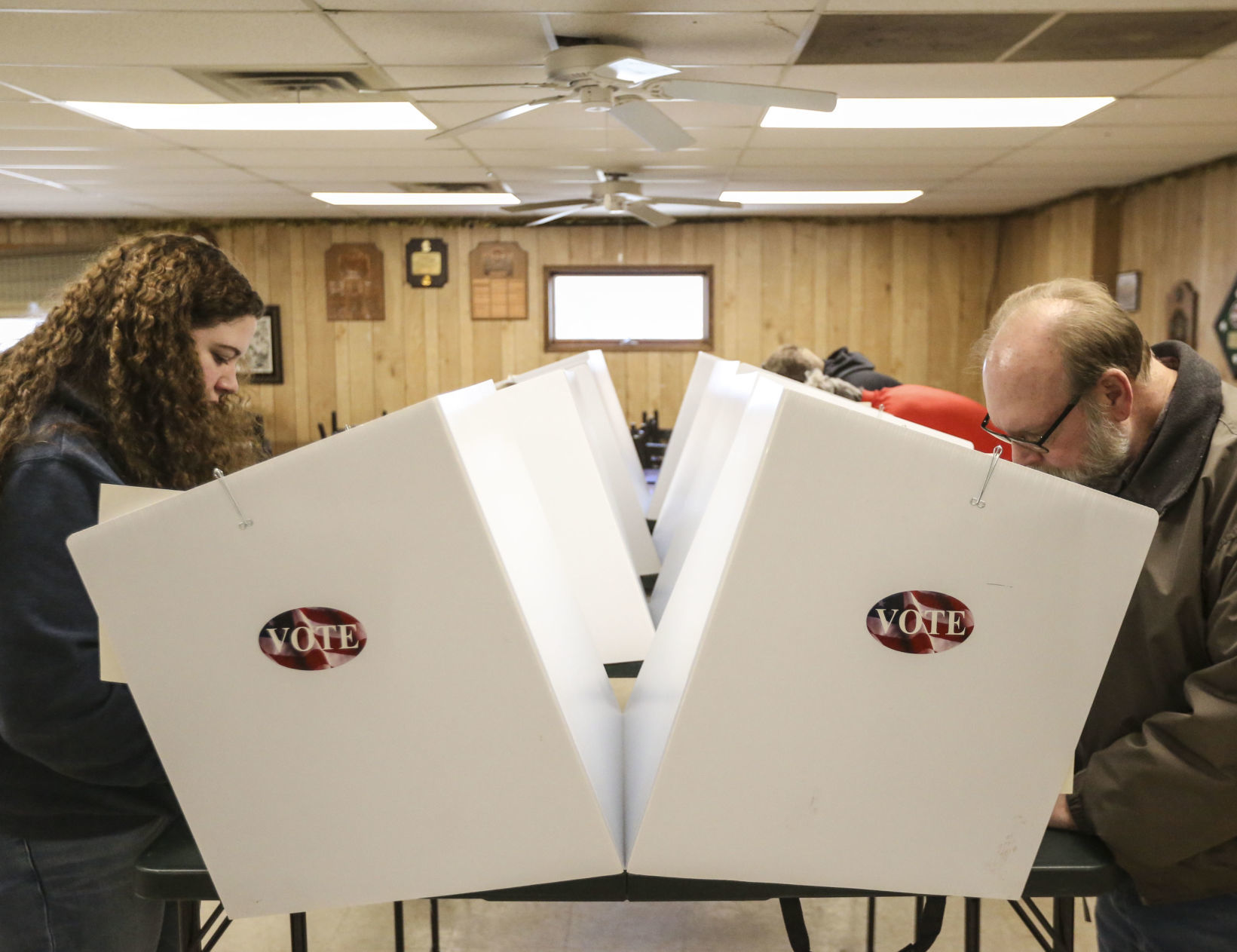 031720-ill-voting-jg-03.JPG